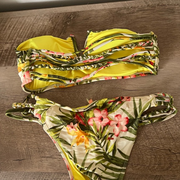 Two piece swimsuit - Picture 2 of 3